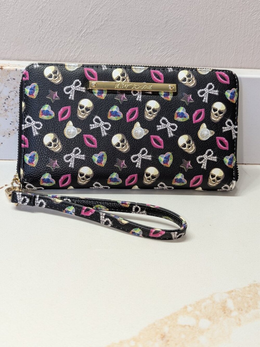 Betsey Johnson zip-around wallet. Excellent condition!